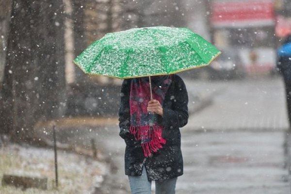 У вівторок в Україні падатиме мокрий сніг та дощ