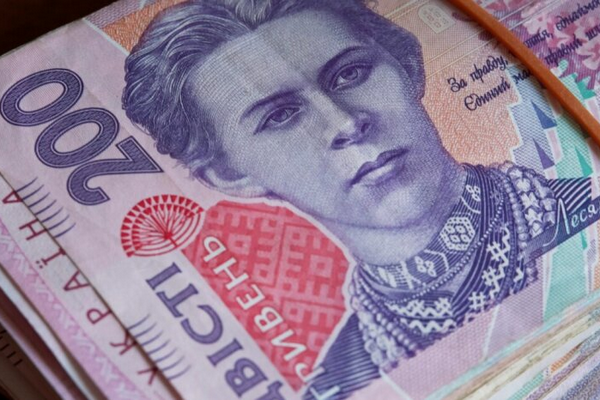 2000-3000 гривень не для всіх: в Україні урізали виплати деяким переселенцям