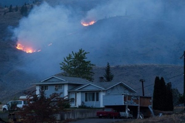У Канаді набирає сили лісова пожежа: евакуйовані тисячі людей