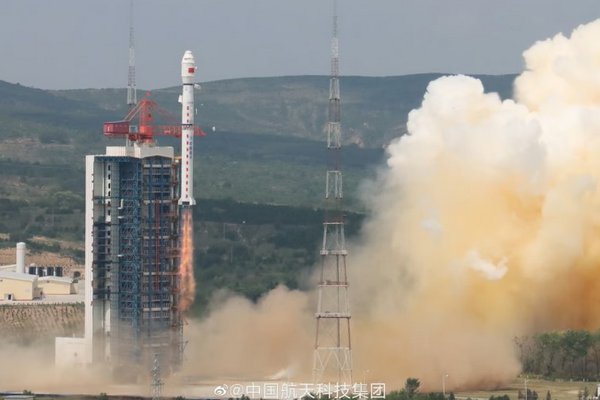 На Землю повернувся загадковий космічний корабель Китаю