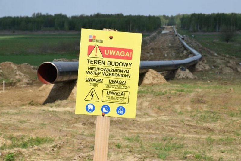 На будівництві польського газопроводу загинув українець: його задавила 10-тонна труба