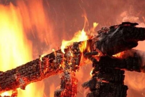 Пожежа на Мукачівщині: горів будинок та надвірна споруда