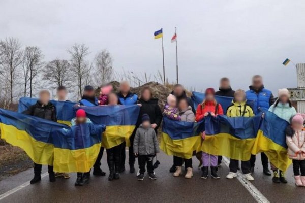 Україна повернула з тимчасово окупованих територій та росії 11 дітей