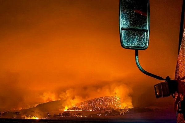 В Австралії через лісову пожежу евакуюють 30 тисяч людей