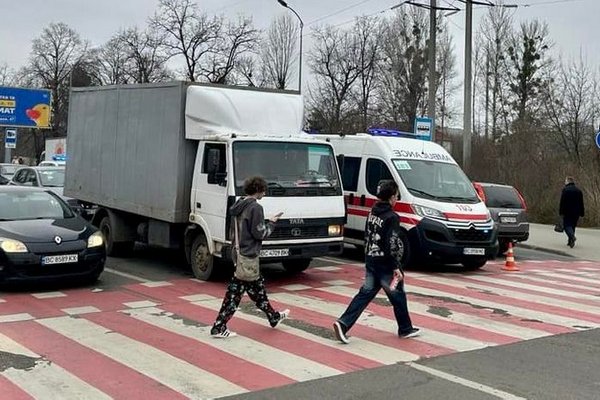 У Львові водій «швидкої» збив 22-річну дівчину