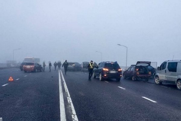 У Львові сталася масова аварія: зіткнулося близько 25 автомобілів