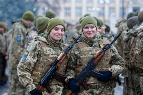Експерти підкреслили, що поки немає закону, який передбачав би примусову мобілізацію українок на фронт