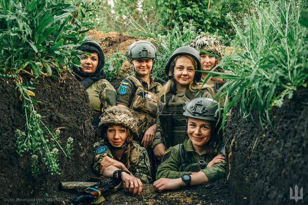 В українській армії служать понад 62 тисячі жінок