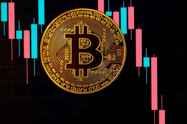 Bitcoin впав до найнижчого рівня з лютого