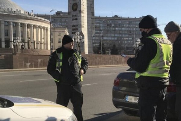 Пускають лише за паспортом із позначкою: в Україні ввели обмеження