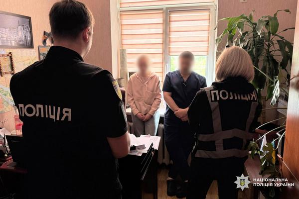 Майже півмільйона гривень збитків держбюджету: кіберполіцейські припинили злочинну діяльність лікарів-хірургів
