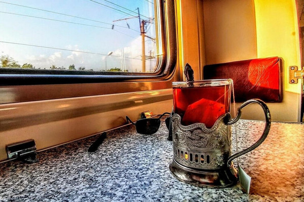 Вперше за Шість Років: 
