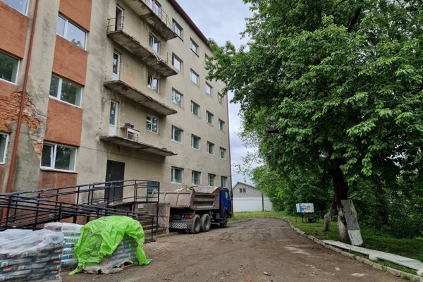 У Хусті облаштовують новий гуртожиток для переселенців