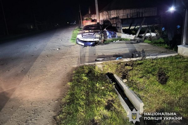 На Закарпатті автівка Audi врізалась в паркан будинку: загинув водій