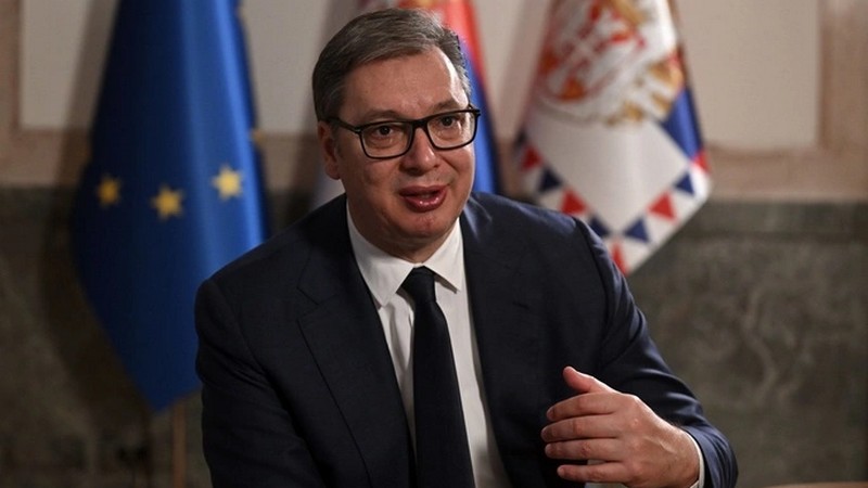Політичний землетрус у Белграді: Александр Вучич офіційно заявив про відставку та вивезення речей із президентського палацу!