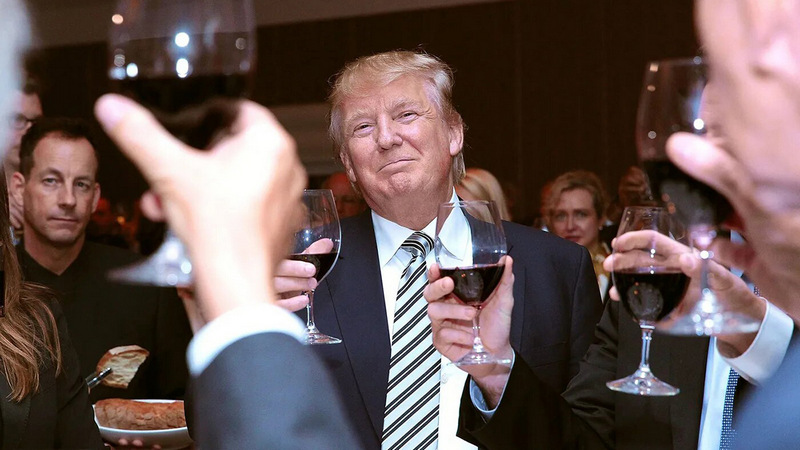 Трансатлантичний ультиматум Білого дому: Дональд Трамп пообіцяв знищити експорт французьких вин стовідсотковими митами!