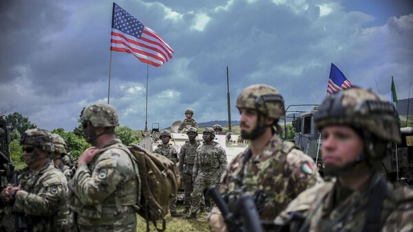 Грандіозний розкол у НАТО: США офіційно забирають свої кораблі та літаки з Європи, кинувши виклик урядам ЄС!