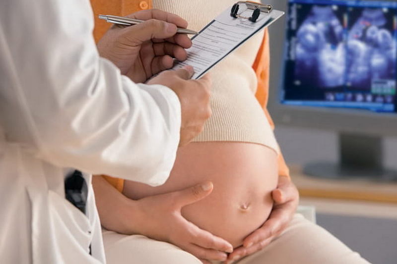 Жінкам, які перенесли кесарів розтин, безпечніше надалі народжувати тим же способом — дослідження