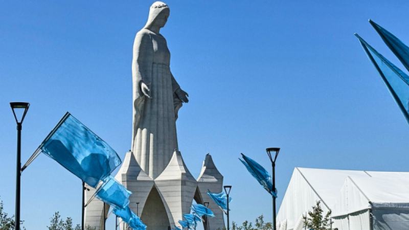 Духовний рекорд Європи: у Польщі урочисто відкрили грандіозну 55-метрову статую Діви Марії