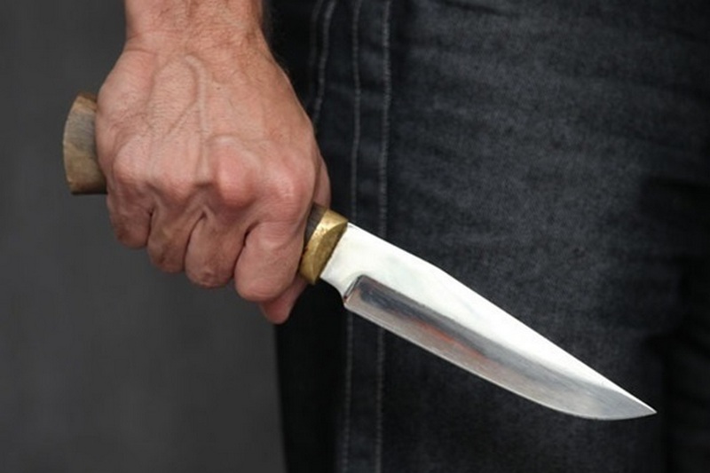 У Чернівцях пенсіонер з ножем напав на гостей застілля, є жертва