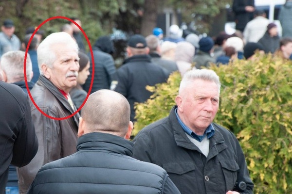 Пенсіонера, який подякував Порошенку за бідність, помітили під час мітингу Тимошенко
