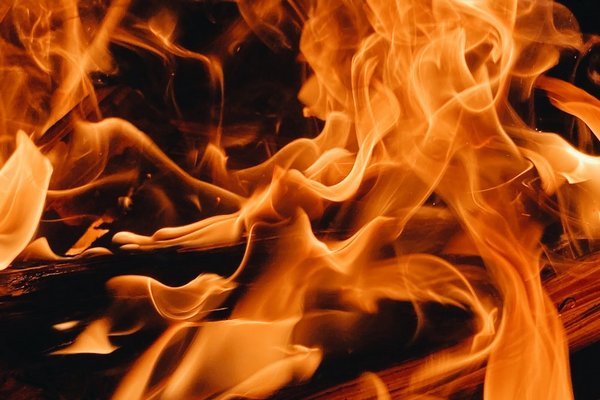 На Хустщині під час пожежі жінка отримала 80% опіків тіла