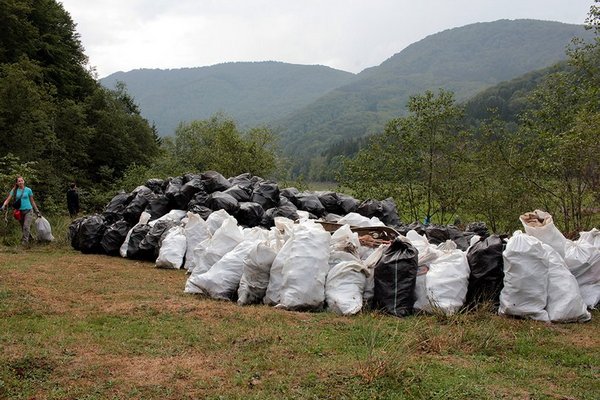 Волонтери вивезли понад 7 тонн сміття з берегів Вільшанського водосховища