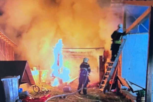 Ранкова пожежа поблизу Іршави: Спалахнула котельня, прибудована до оселі (ФОТО)