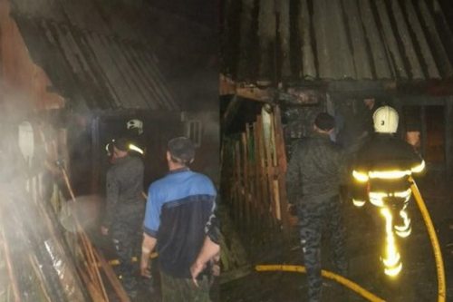 Хустські рятувальники ліквідували пожежу на території приватного обійстя (ФОТО)