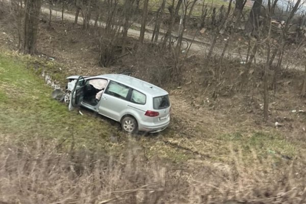 ДТП на Хустщині: Одна з автівок опинилася у кюветі (ФОТО)