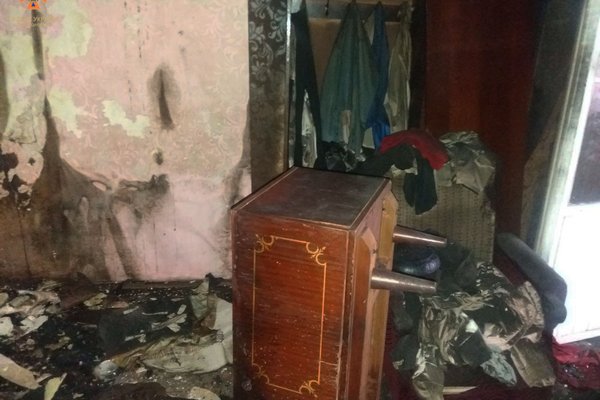 Трагічна пожежа в Хусті: У власній квартирі загинула 40-річна жінка (ФОТО)