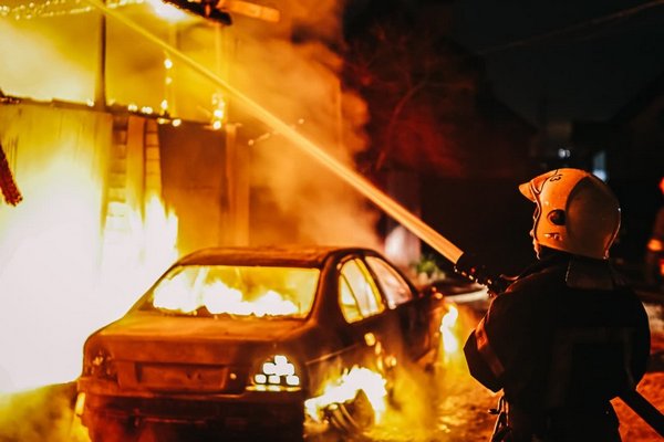 Під час пожежі на Хустщині згоріло авто