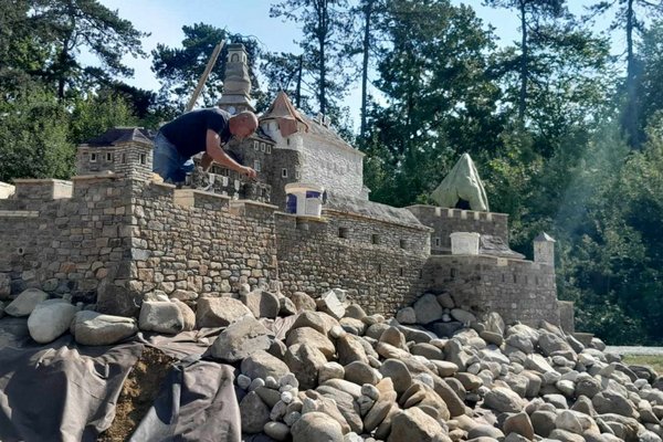 У Хусті завдяки партнерам із ЄС будують новий замок