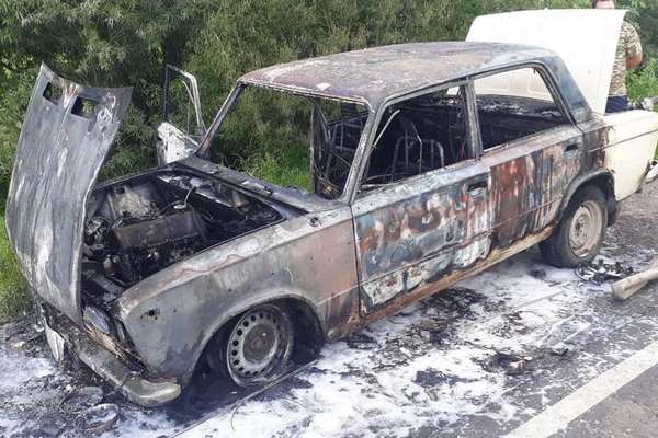 У Смологовиці Іршавської Громади Вночі Горів ВАЗ: Подробиці Пожежі
