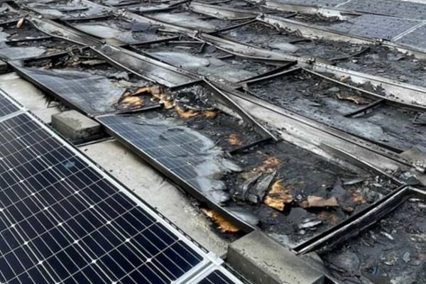 У Жукові на Мукачівщині горіли сонячні батареї на даху