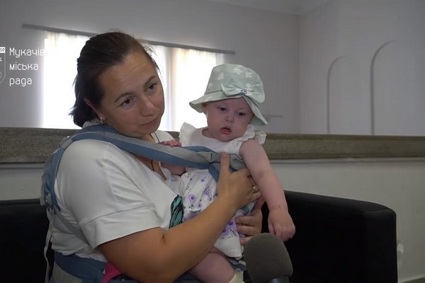 Мукачівські лікарі врятували життя новонародженої дівчинки (Відео)