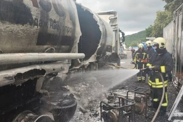 Пожежа на АЗС: У Чинадійово знищено автоцистерну, водій у лікарні