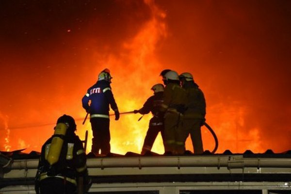 На Тячівщині сталася масштабна пожежа в житловому будинку