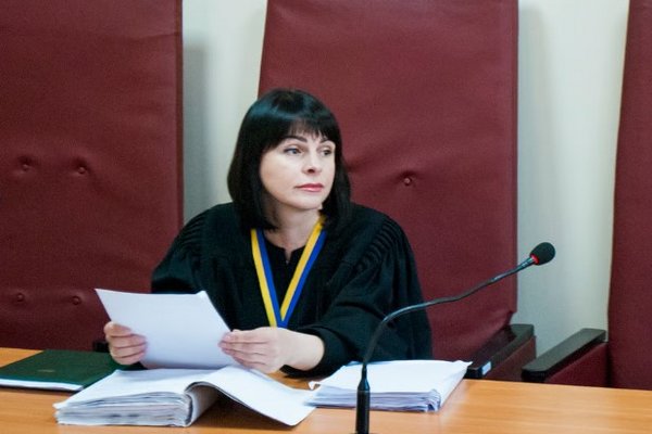 На Закарпатті чоловік двічі покусав свою дружину — який вирок виніс суд