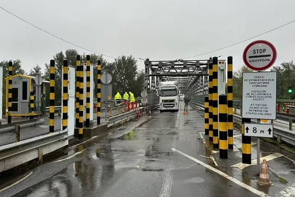 Від сьогодні до 10 жовтня на КПП «Тиса» частково обмежать проїзд вантажівок