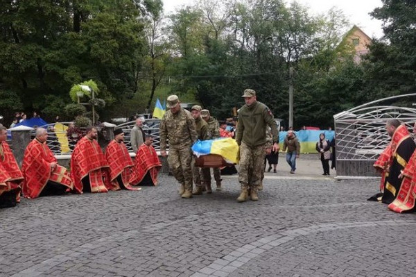 На Закарпатті провели в останню дорогу Героя Володимира Гордієнка