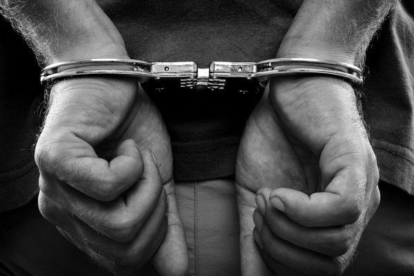 У Мукачеві затримано двох наркоторговців: вдома влаштували наркооранжерею, а в місті — «точку» збуту