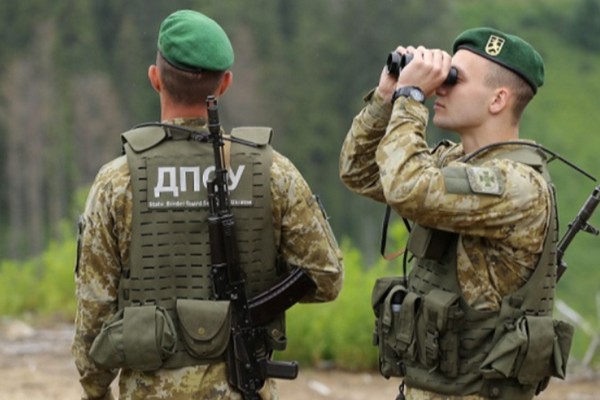 Нічна Втеча на Кордоні: Прикордонники Затримали Шістьох Порушників на Закарпатті