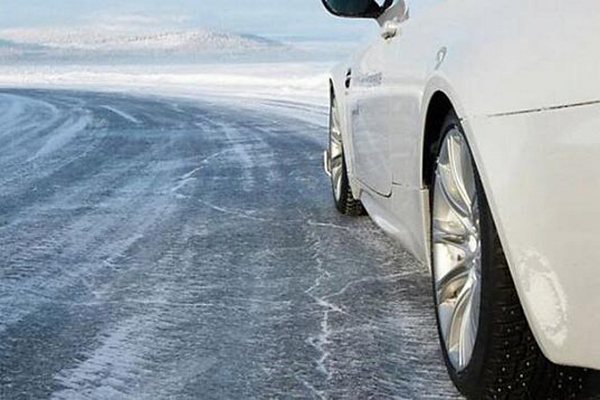 Ожеледиця триватиме до 24 січня: попередження для водіїв Закарпаття