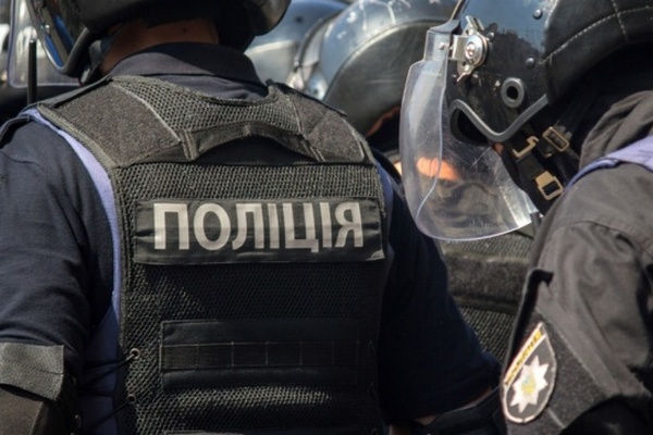 Мукачево: поліція затримала озброєного чоловіка, який відкрив стрілянину в багатоповерхівці