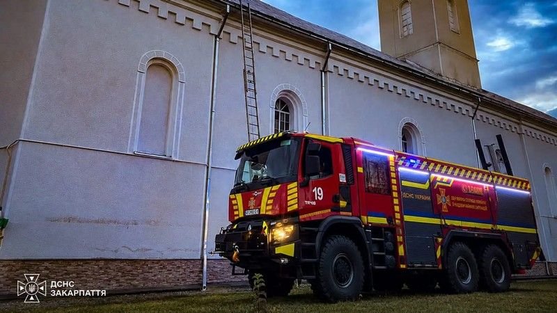 Пожежа в церкві в селі Угля: рятувальники вберегли культову споруду від знищення