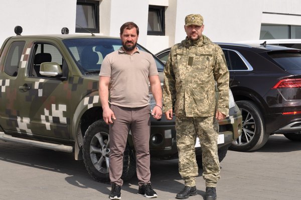 Президент «Минаю» Пересоляк придбав позашляховик для закарпатської ТРО
