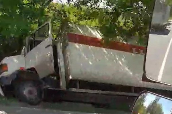 ДТП на Мукачівщині: Вантажівка опинилася у кюветі (ФОТО)