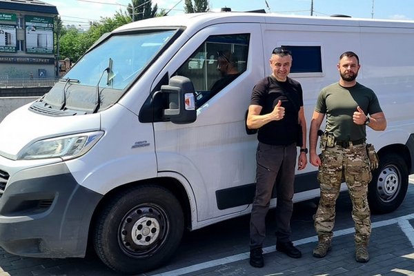 Закарпатська військова адміністрація забезпечила ДРБ “Сонечко” броньованим мікроавтобусом