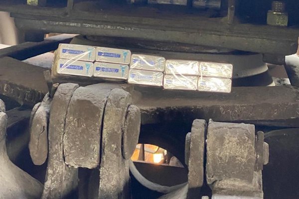 Закарпатські митники виявили контрабандні цигарки в потязі з пшеницею